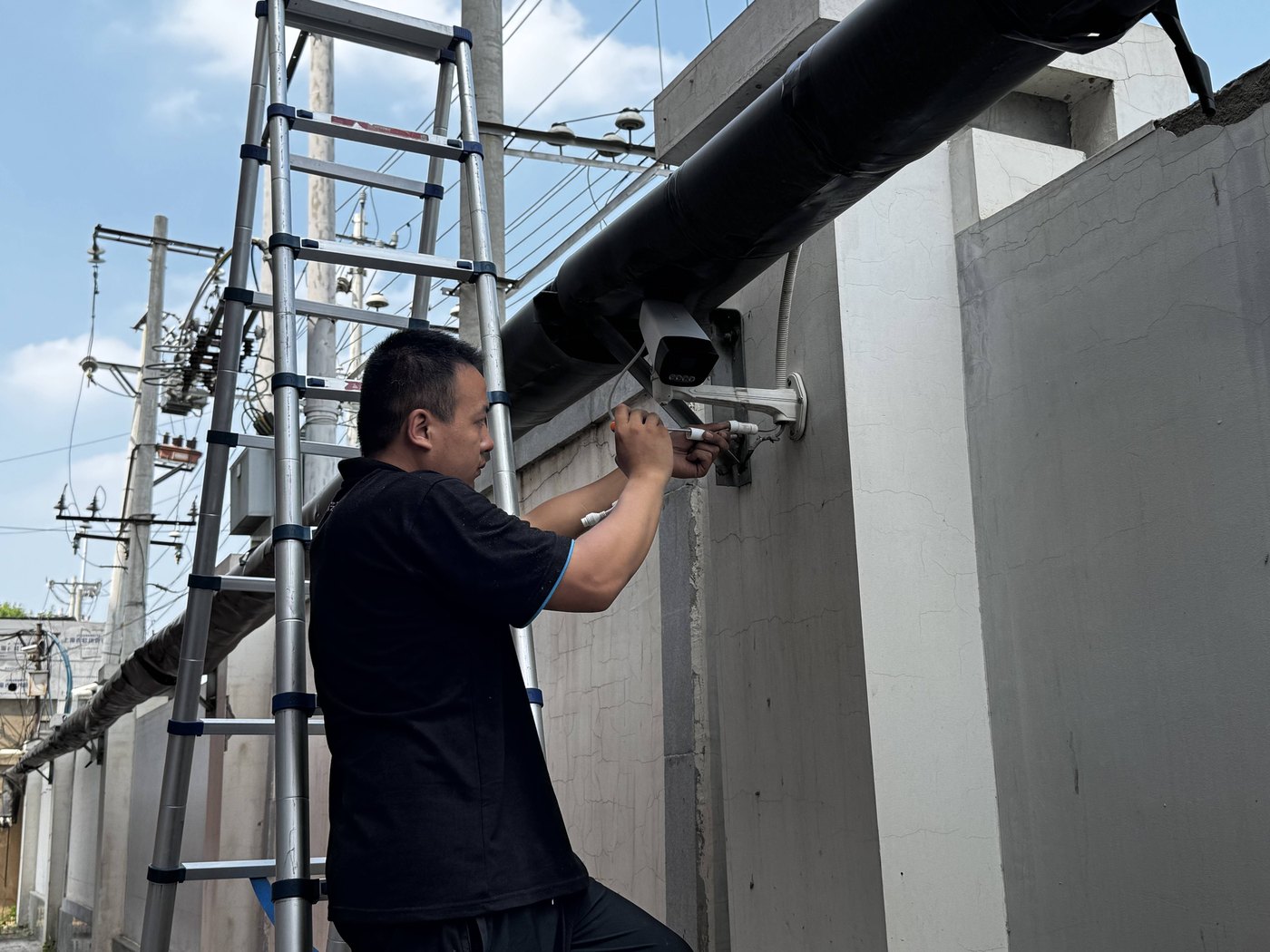 临街楼宇外墙补点 · 真实施工现场实拍